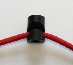 Plastový úchyt kabelu průměr 18mm černý